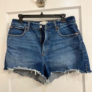 A&F curve love cut off short high rise